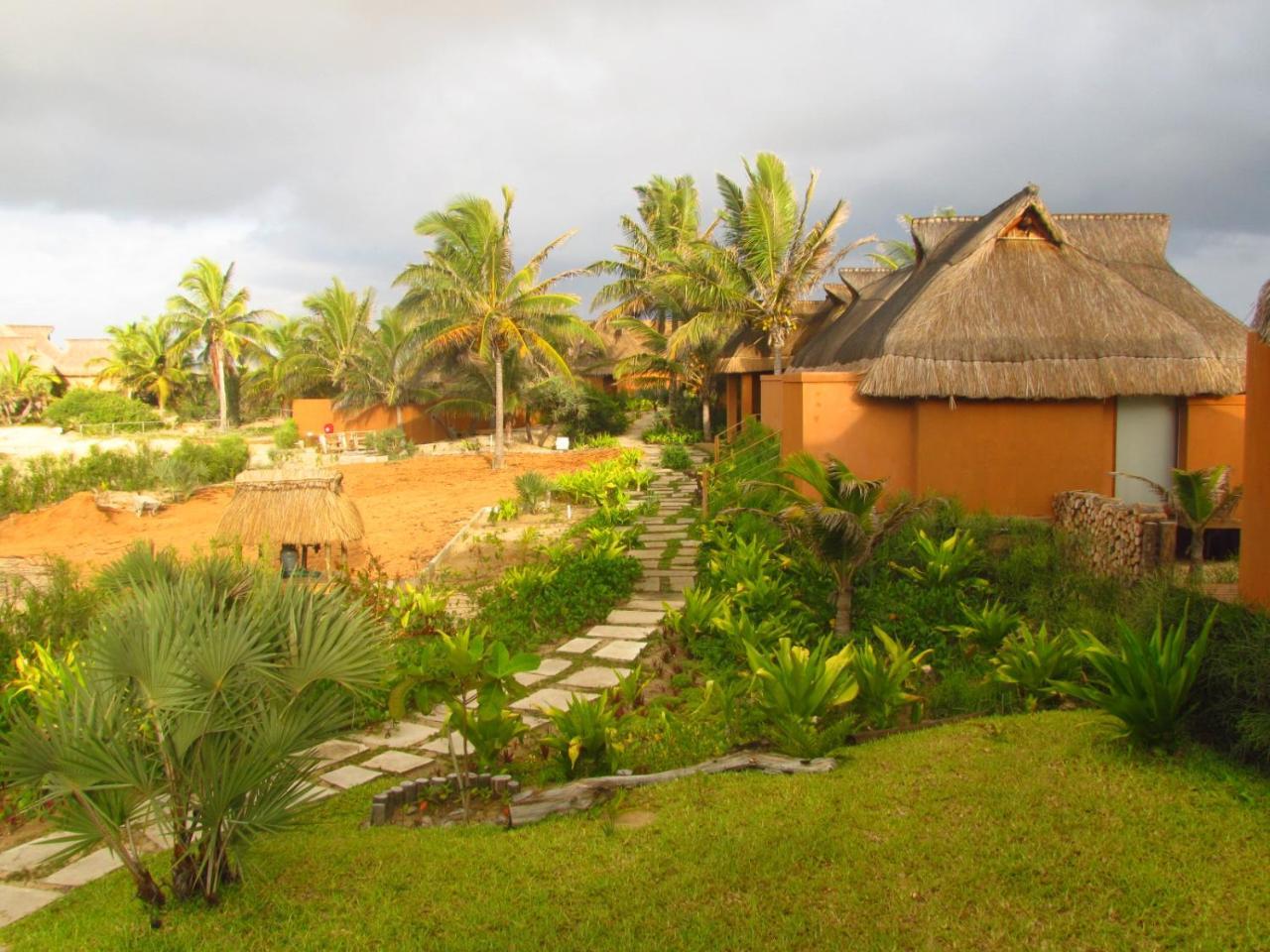 Eclectic Beach Retreat Cabo Nhamua Exterior photo